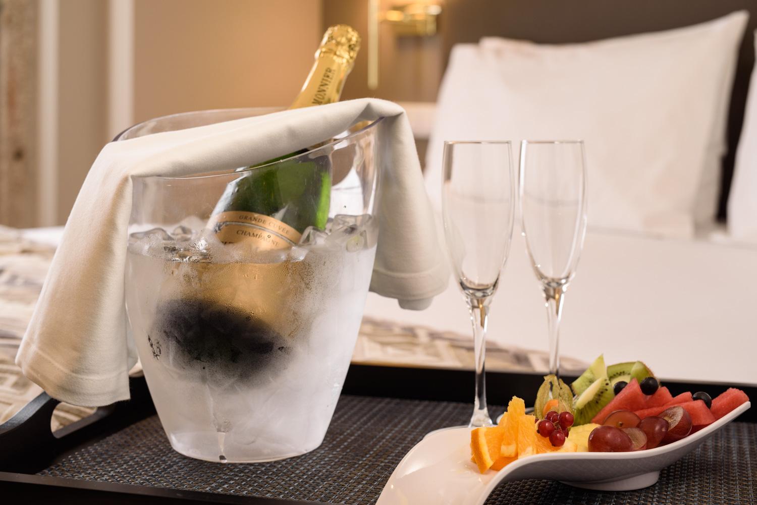 Eurostars Gran Via Hotel Granada Luaran gambar Champagne in an ice bucket