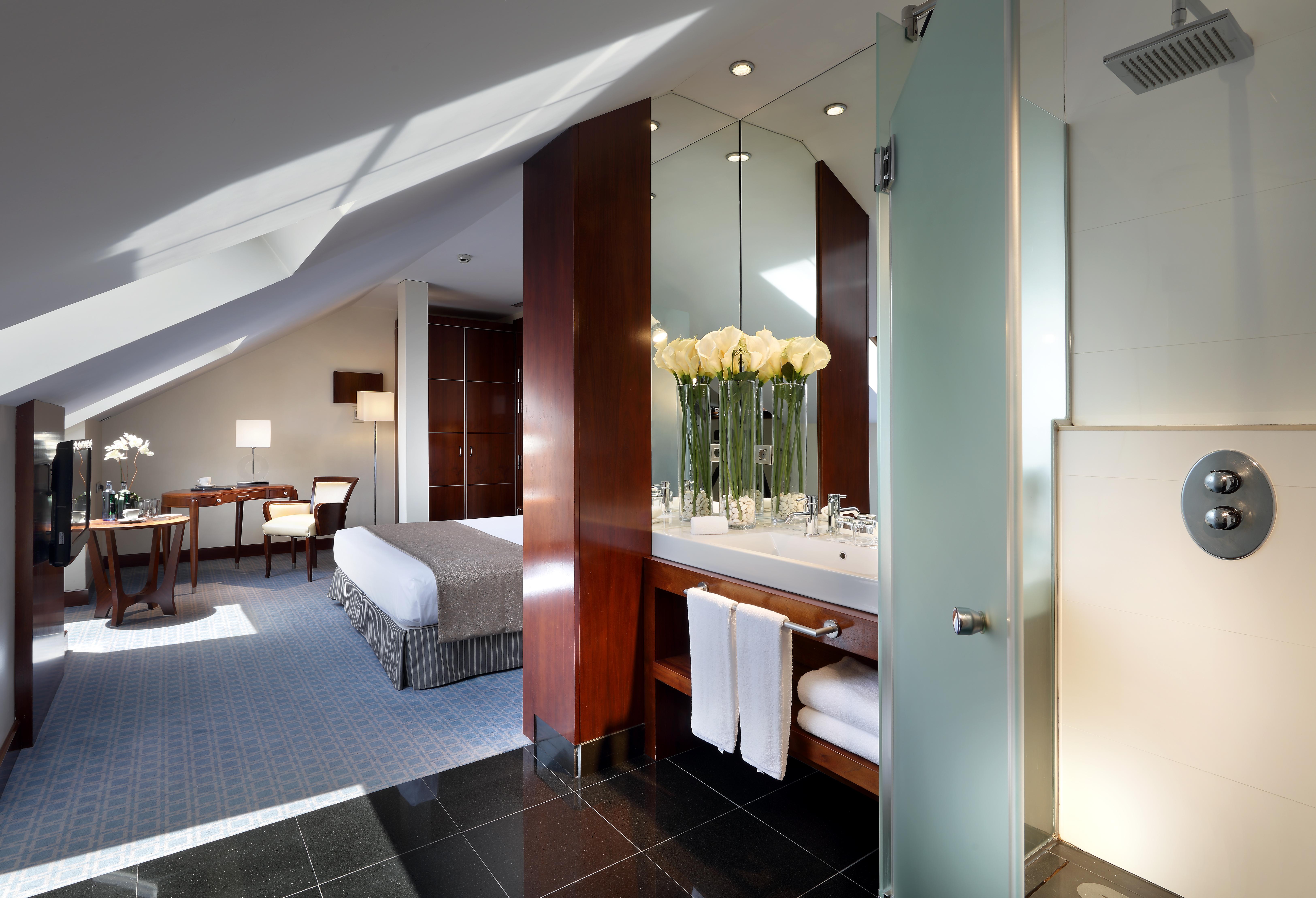 Eurostars Gran Via Hotel Granada Luaran gambar A suite at the Mandarin Oriental, Munich