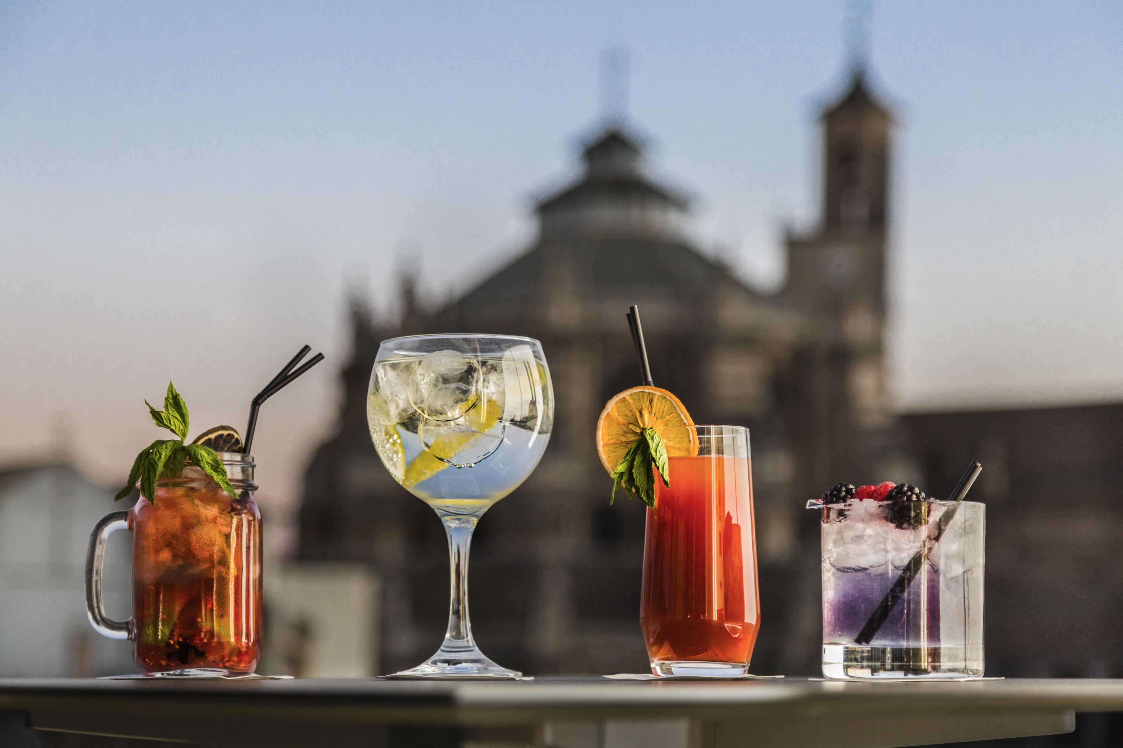 Eurostars Gran Via Hotel Granada Luaran gambar Cocktails at the Hotel