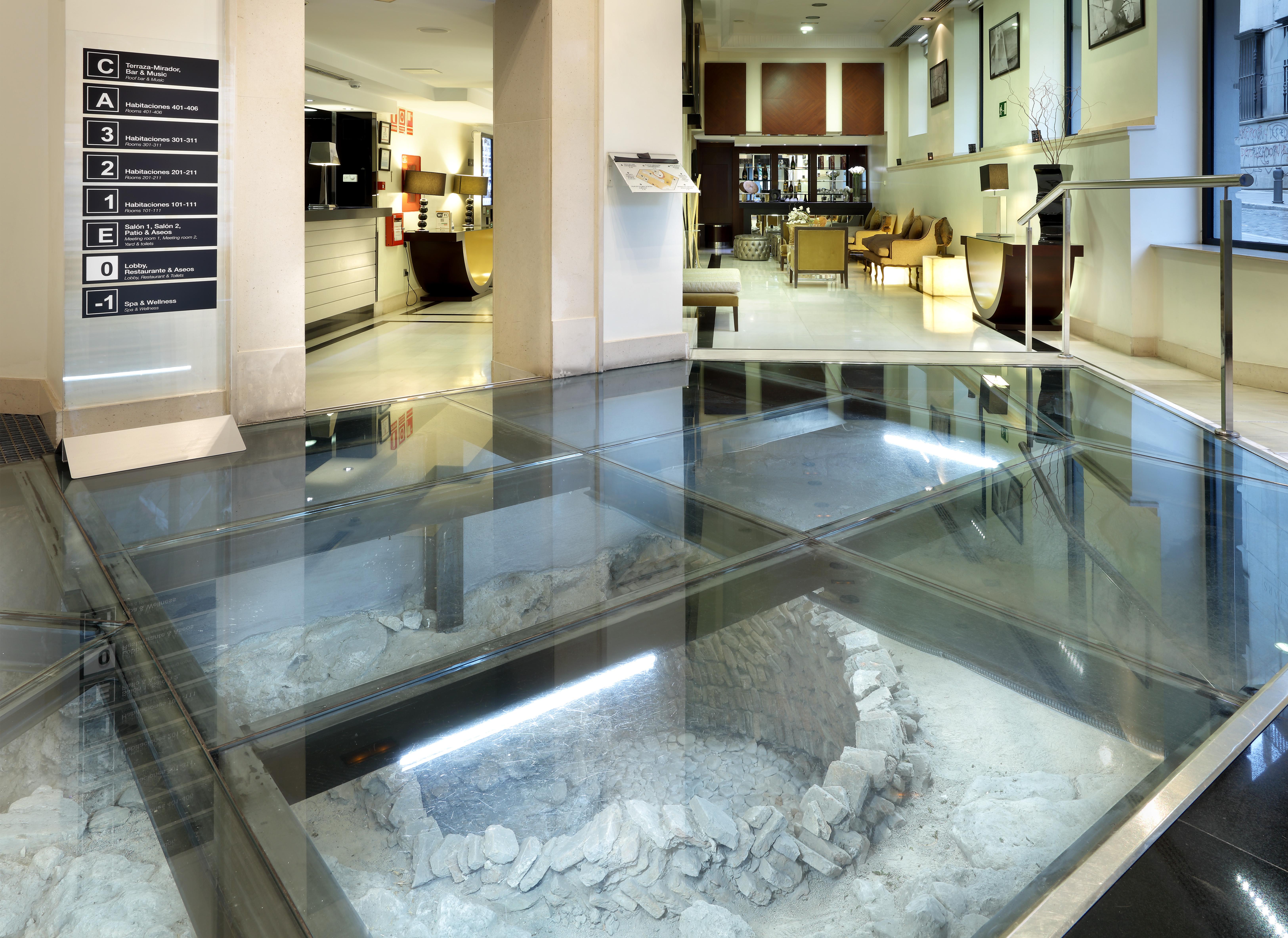 Eurostars Gran Via Hotel Granada Luaran gambar A glass floor