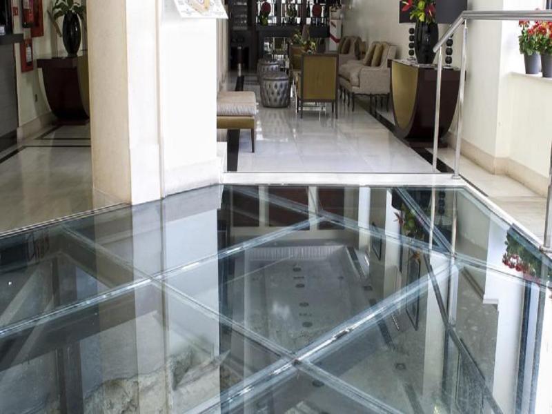 Eurostars Gran Via Hotel Granada Luaran gambar A glass floor