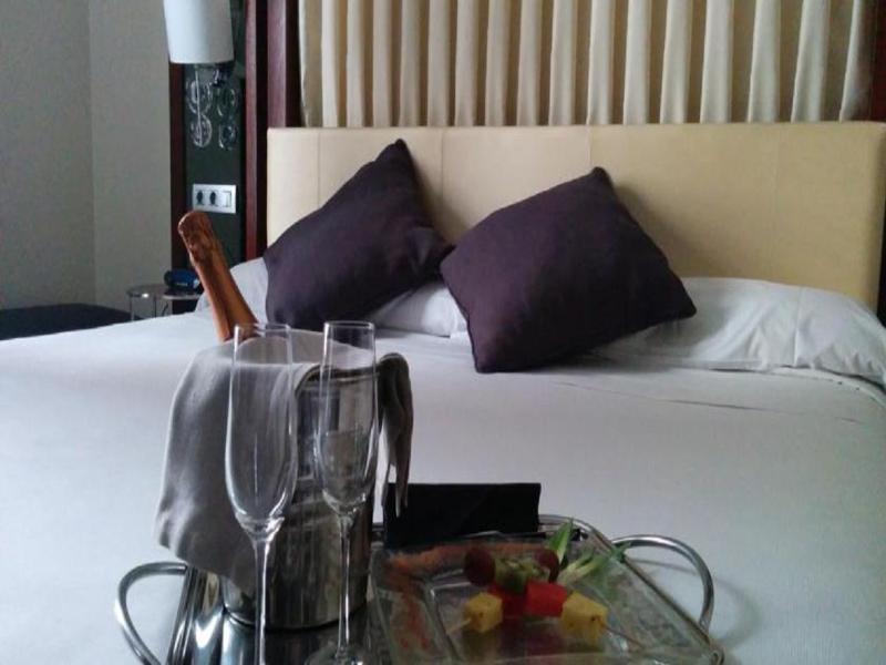 Eurostars Gran Via Hotel Granada Luaran gambar A room at the hotel